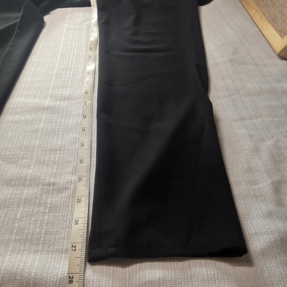 Vince Shortsleeve Black Jumpsuit Romper Size 8 Career Evening Mobwife Travel - Picture 12 of 12